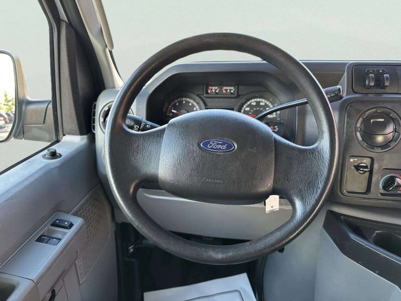 2012 Ford E-Series E 250 3dr Cargo Van - 23042473 - 19