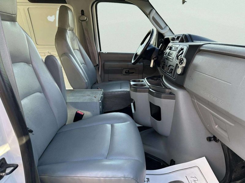 2012 Ford E-Series E 250 3dr Cargo Van - 23042473 - 22