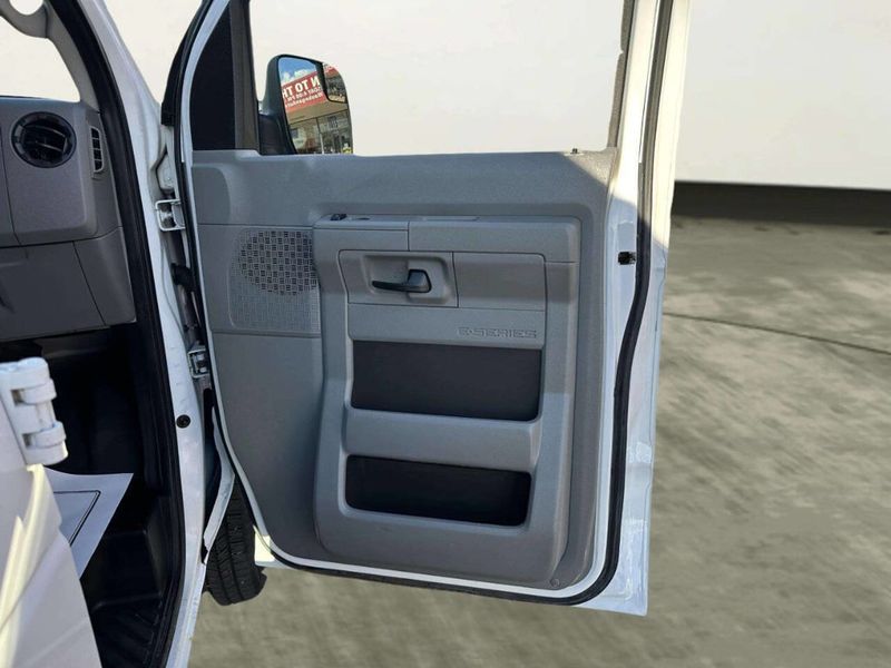 2012 Ford E-Series E 250 3dr Cargo Van - 23042473 - 23