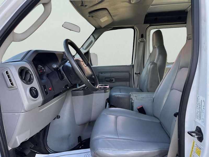 2012 Ford E-Series E 250 3dr Cargo Van - 23042473 - 7