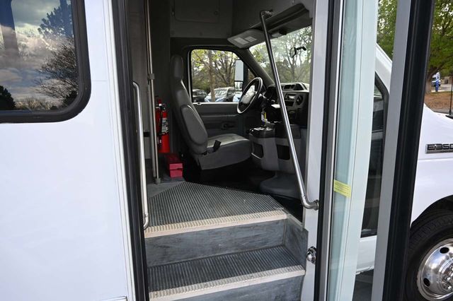 2012 Ford E-Series E-350 SD Mobility Handicap Shuttle Bus - 23019468 - 23