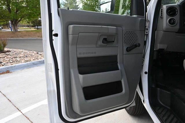 2012 Ford E-Series E-350 SD Mobility Handicap Shuttle Bus - 23019468 - 25
