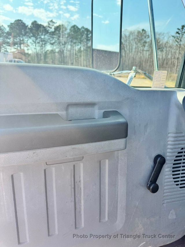 2012 Ford F650/F750 JUST 31k MILES! CUMMINS! LIFT GATE! SUPER NICE LOW MILEAGE UNIT! FINANCE OR LEASE! - 22989137 - 28