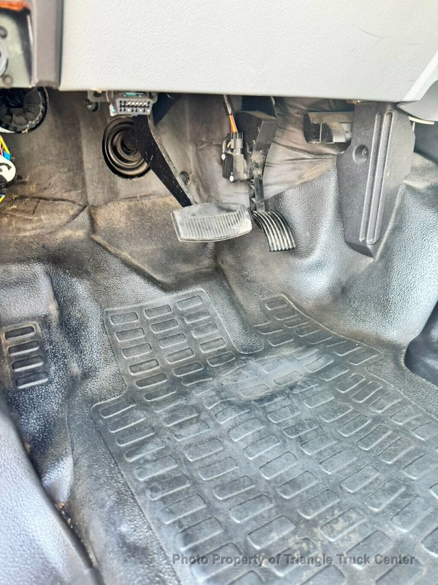 2012 Ford F650/F750 JUST 31k MILES! CUMMINS! LIFT GATE! SUPER NICE LOW MILEAGE UNIT! FINANCE OR LEASE! - 22989137 - 35