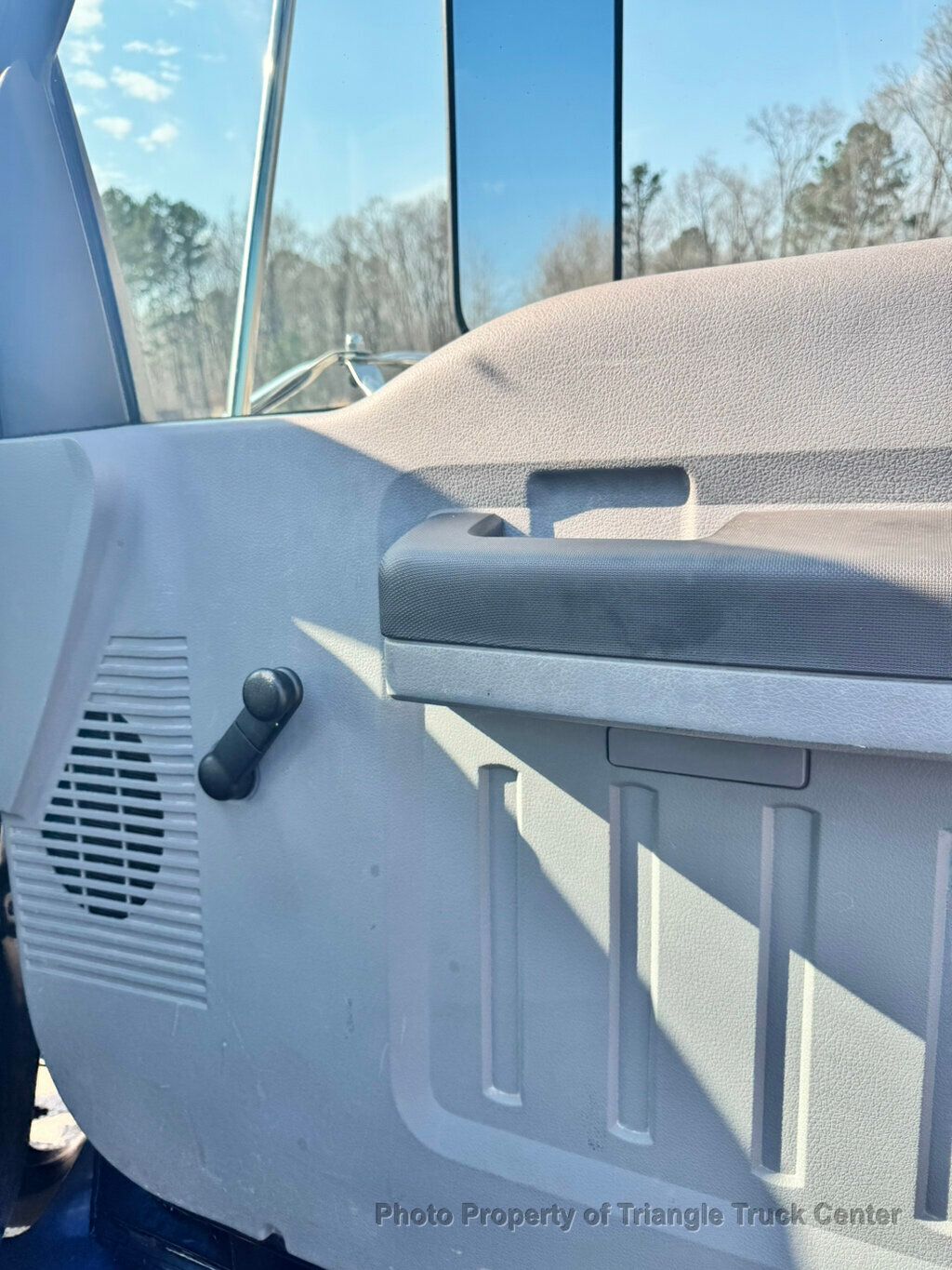 2012 Ford F650/F750 JUST 31k MILES! CUMMINS! LIFT GATE! SUPER NICE LOW MILEAGE UNIT! FINANCE OR LEASE! - 22989137 - 38