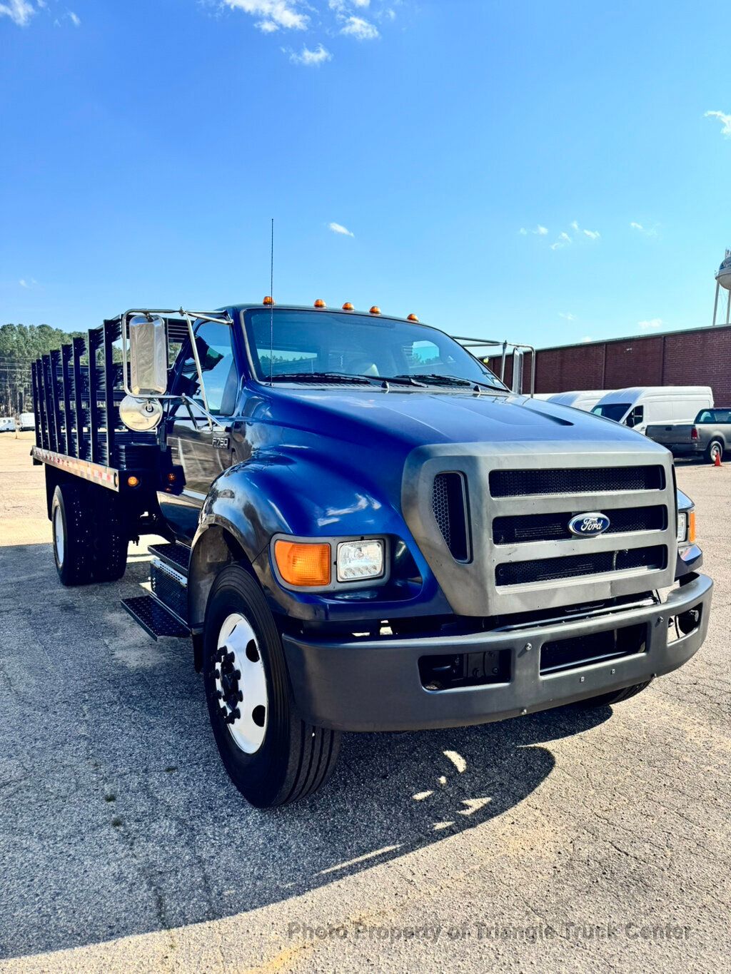 2012 Ford F650/F750 JUST 31k MILES! CUMMINS! LIFT GATE! SUPER NICE LOW MILEAGE UNIT! FINANCE OR LEASE! - 22989137 - 3