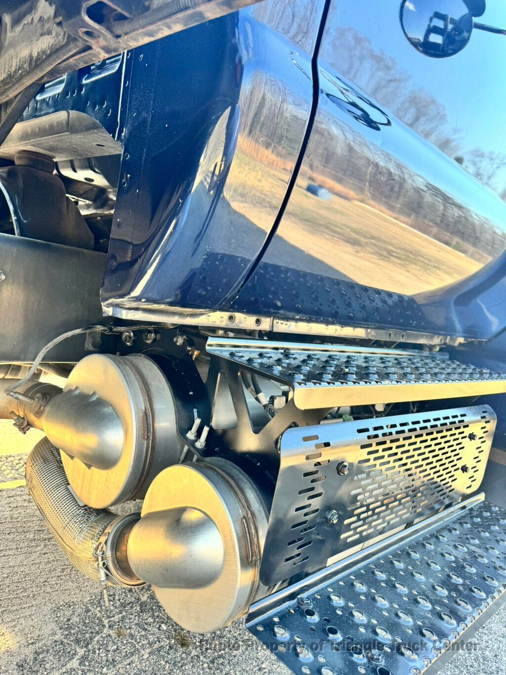 2012 Ford F650/F750 JUST 31k MILES! CUMMINS! LIFT GATE! SUPER NICE LOW MILEAGE UNIT! FINANCE OR LEASE! - 22989137 - 42