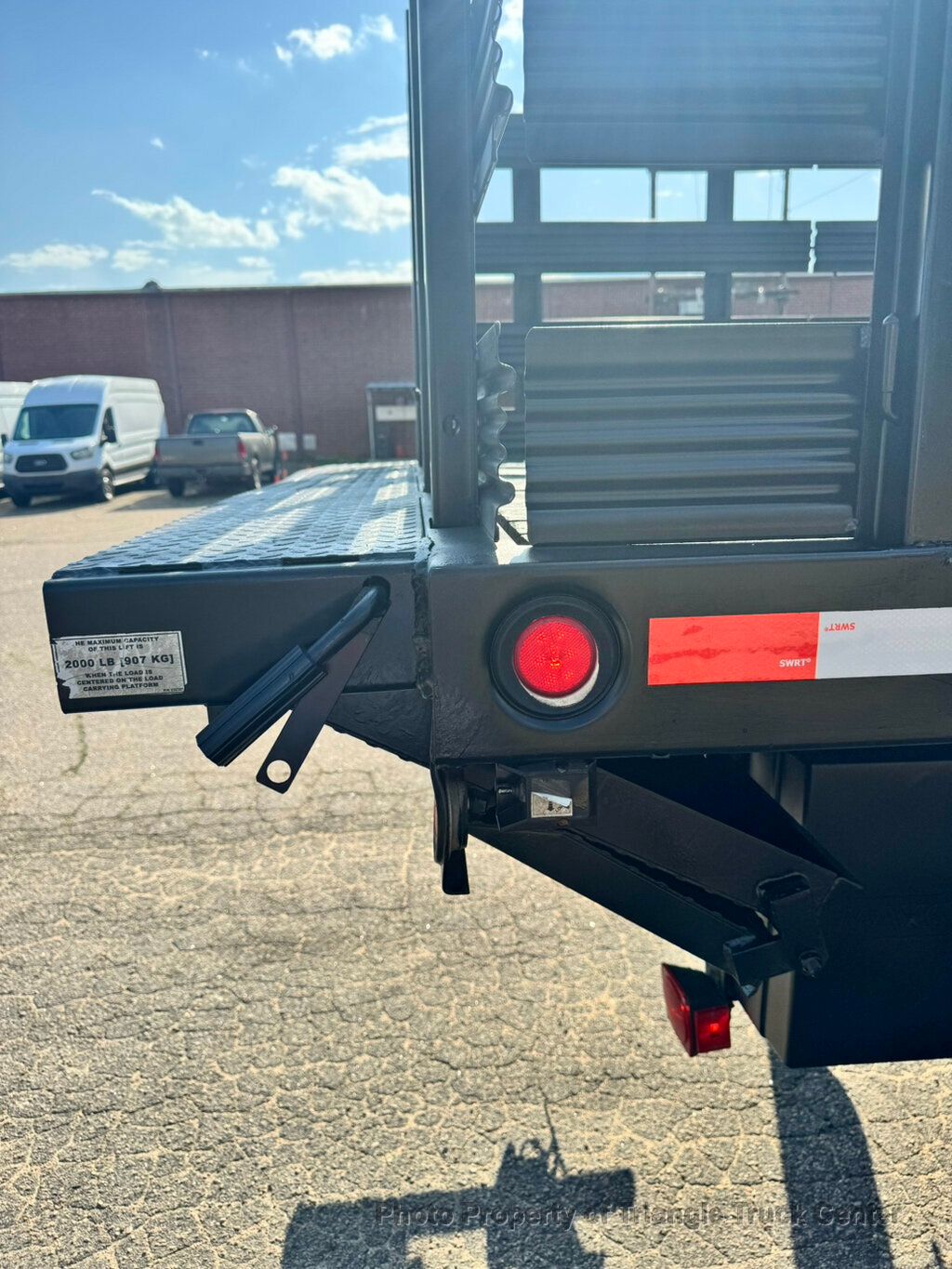 2012 Ford F650/F750 JUST 31k MILES! CUMMINS! LIFT GATE! SUPER NICE LOW MILEAGE UNIT! FINANCE OR LEASE! - 22989137 - 8