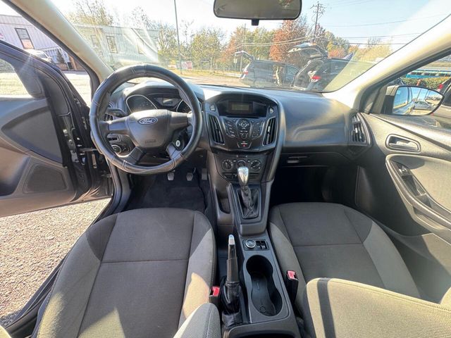 2012 Ford Focus 4dr Sedan S - 22946455 - 10