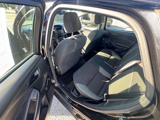 2012 Ford Focus 4dr Sedan S - 22946455 - 11