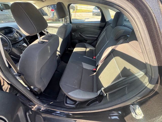 2012 Ford Focus 4dr Sedan S - 22946455 - 12