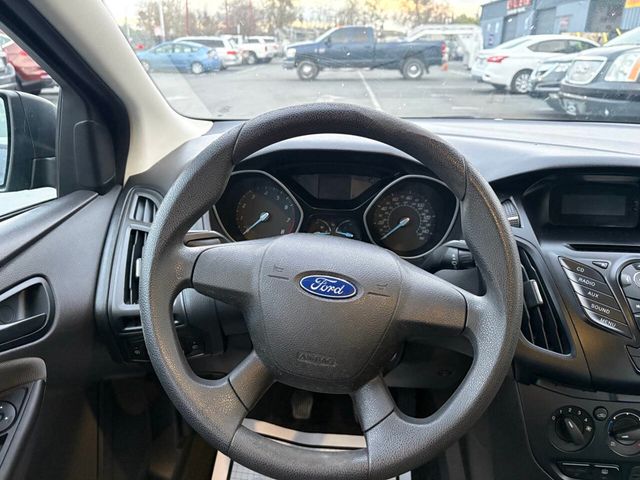 2012 Ford Focus 4dr Sedan S - 22992144 - 10