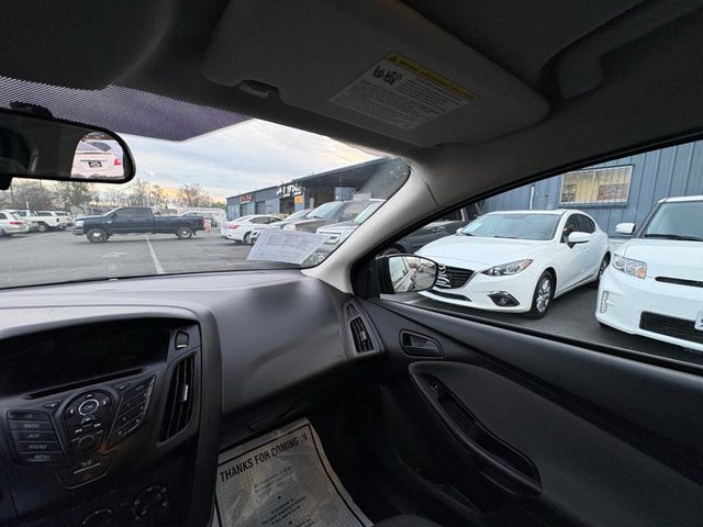 2012 Ford Focus 4dr Sedan S - 22992144 - 11