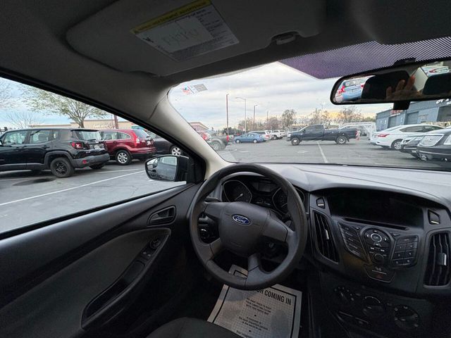 2012 Ford Focus 4dr Sedan S - 22992144 - 12