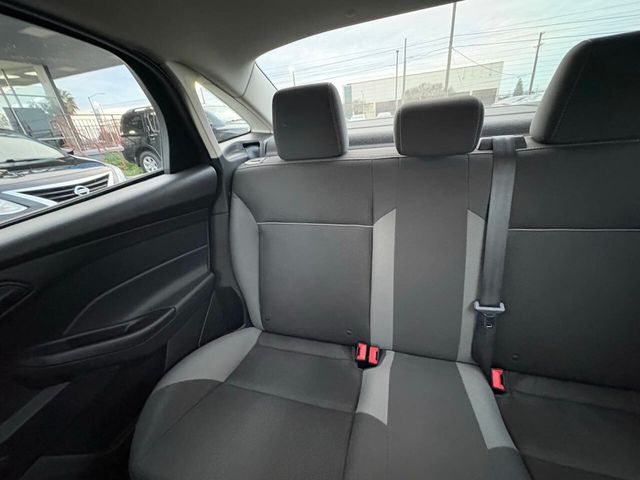 2012 Ford Focus 4dr Sedan S - 22992144 - 16