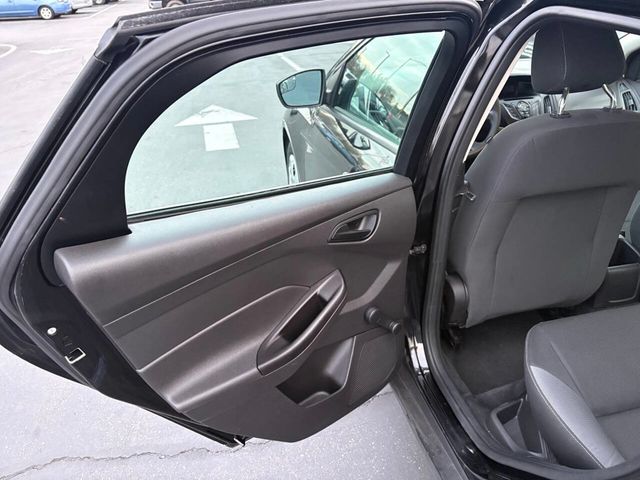 2012 Ford Focus 4dr Sedan S - 22992144 - 19