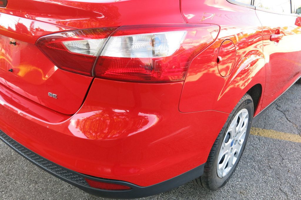 2012 Ford Focus 4dr Sedan SE - 23091603 - 10