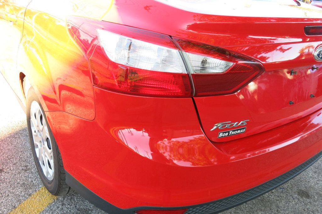 2012 Ford Focus 4dr Sedan SE - 23091603 - 11