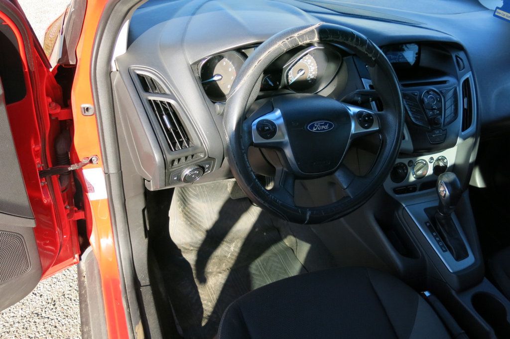 2012 Ford Focus 4dr Sedan SE - 23091603 - 15