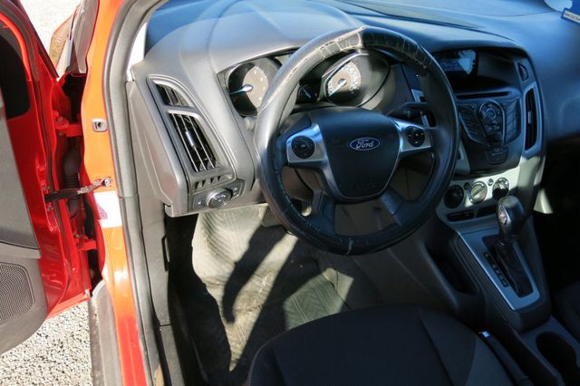 2012 Ford Focus 4dr Sedan SE - 23091603 - 15
