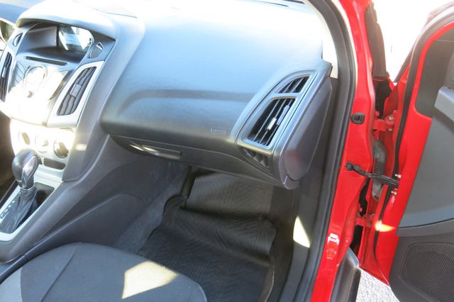 2012 Ford Focus 4dr Sedan SE - 23091603 - 16