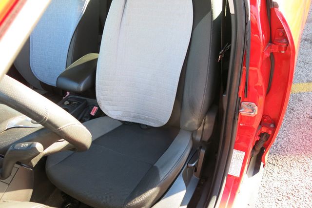 2012 Ford Focus 4dr Sedan SE - 23091603 - 17