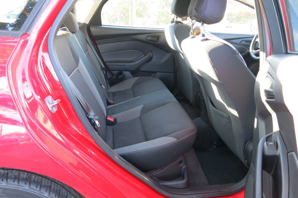 2012 Ford Focus 4dr Sedan SE - 23091603 - 20