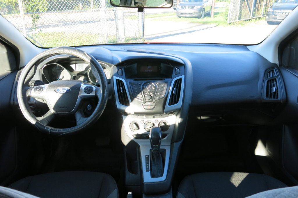 2012 Ford Focus 4dr Sedan SE - 23091603 - 22