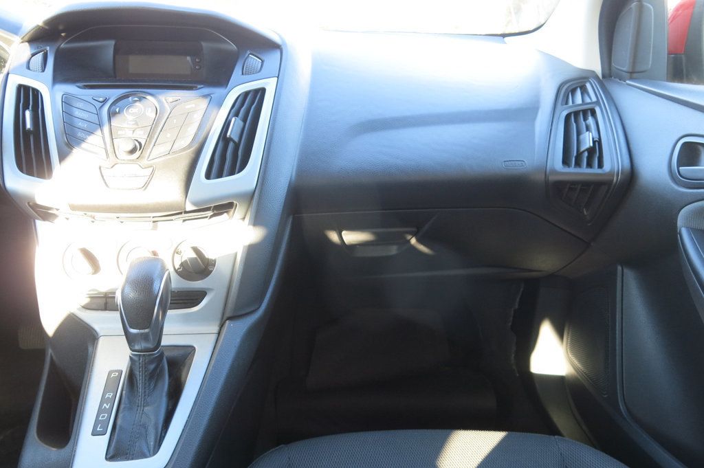 2012 Ford Focus 4dr Sedan SE - 23091603 - 24