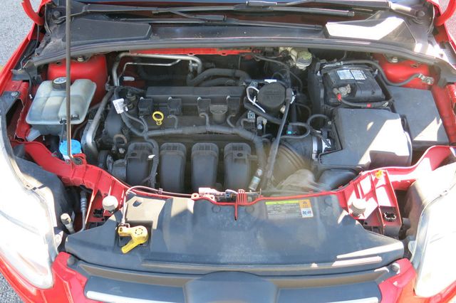 2012 Ford Focus 4dr Sedan SE - 23091603 - 30