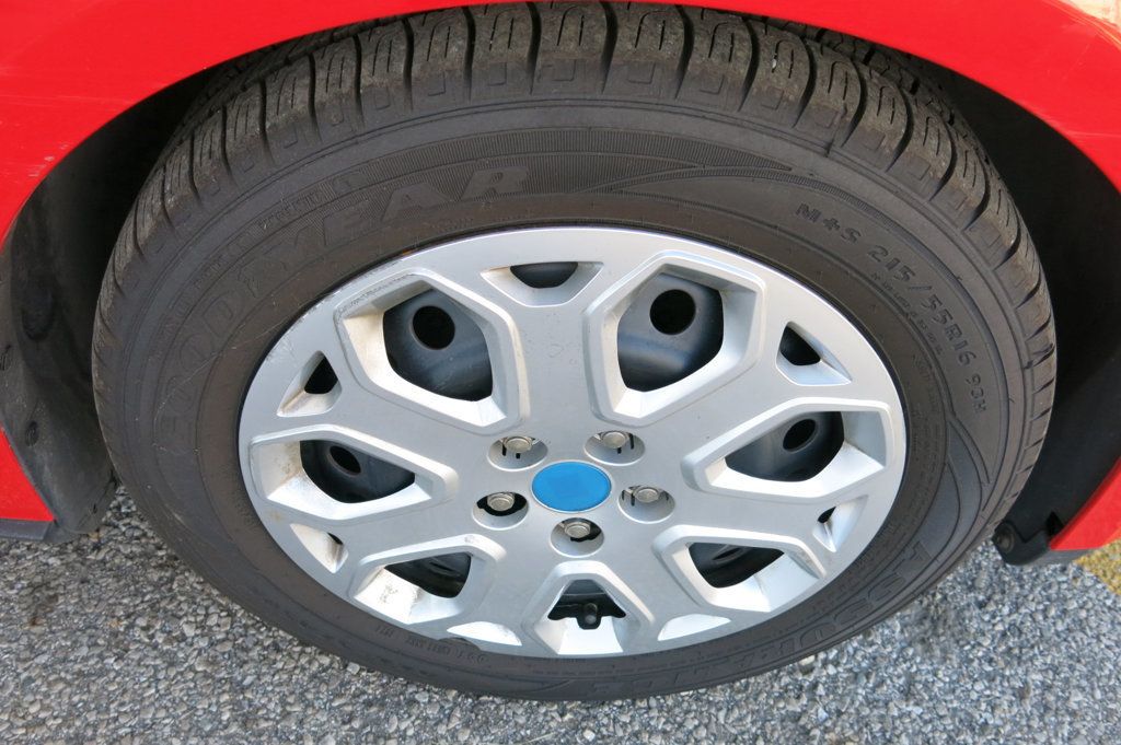 2012 Ford Focus 4dr Sedan SE - 23091603 - 32