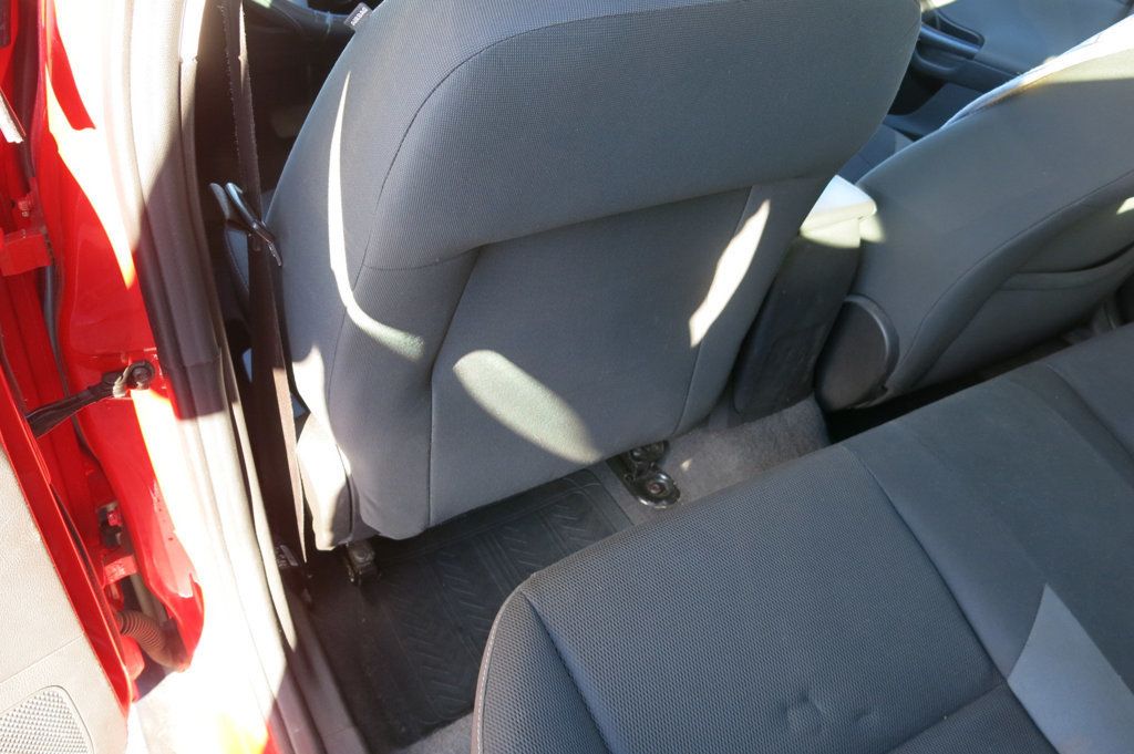 2012 Ford Focus 4dr Sedan SE - 23091603 - 36