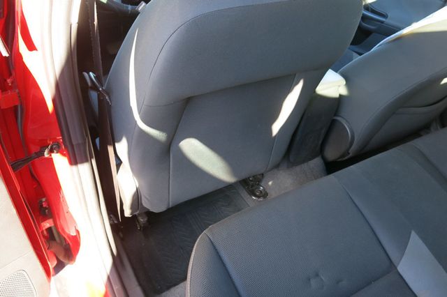 2012 Ford Focus 4dr Sedan SE - 23091603 - 36