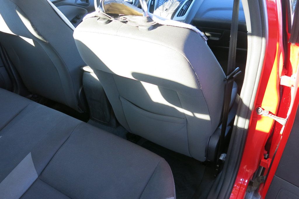 2012 Ford Focus 4dr Sedan SE - 23091603 - 37