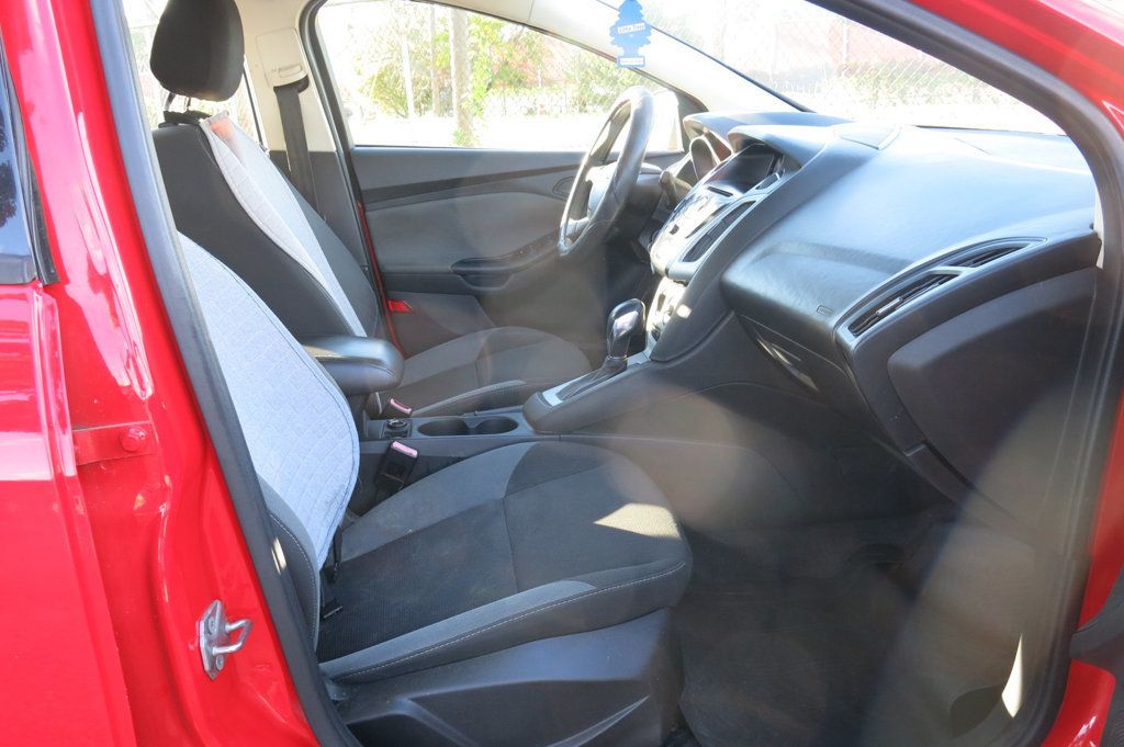 2012 Ford Focus 4dr Sedan SE - 23091603 - 40