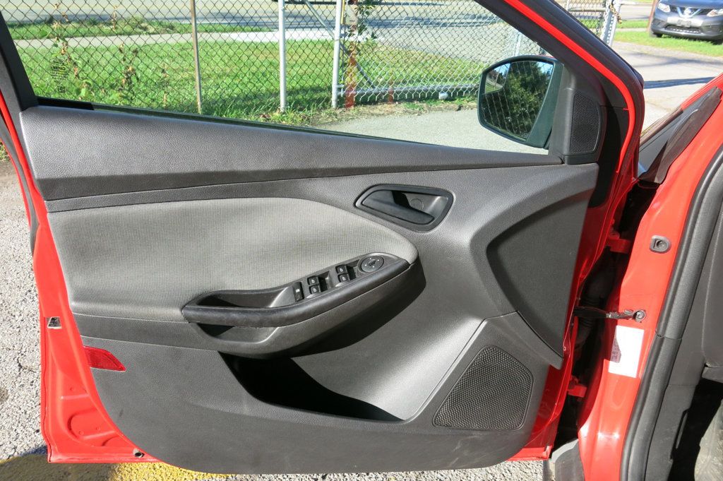 2012 Ford Focus 4dr Sedan SE - 23091603 - 41