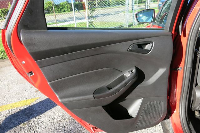 2012 Ford Focus 4dr Sedan SE - 23091603 - 43