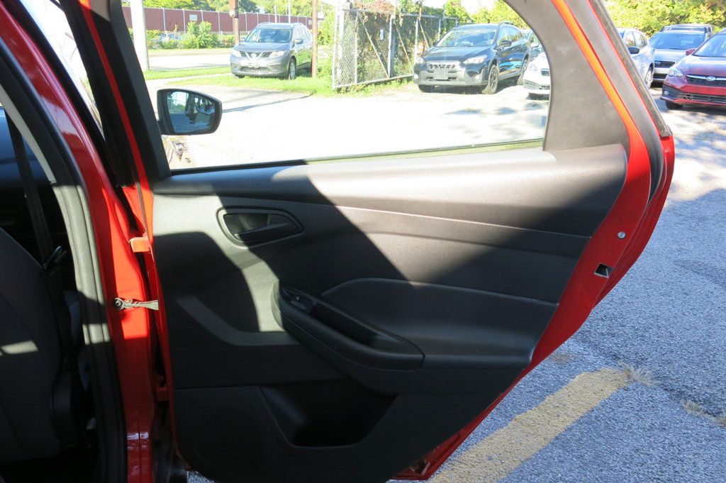 2012 Ford Focus 4dr Sedan SE - 23091603 - 44