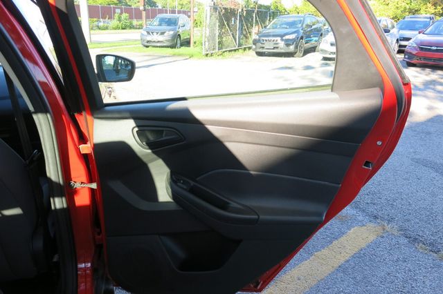 2012 Ford Focus 4dr Sedan SE - 23091603 - 44