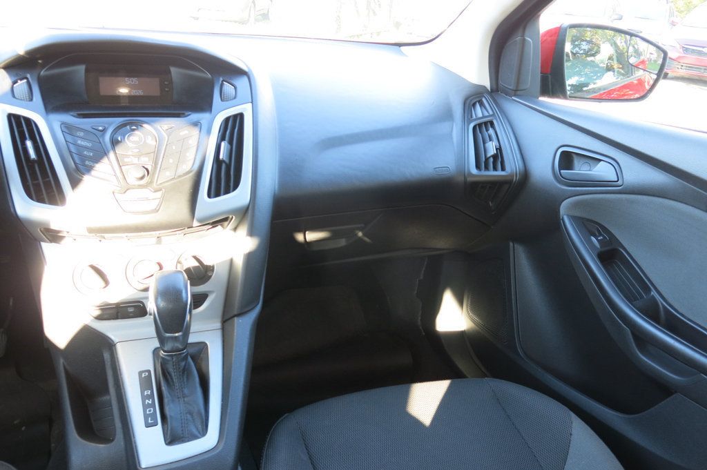 2012 Ford Focus 4dr Sedan SE - 23091603 - 49