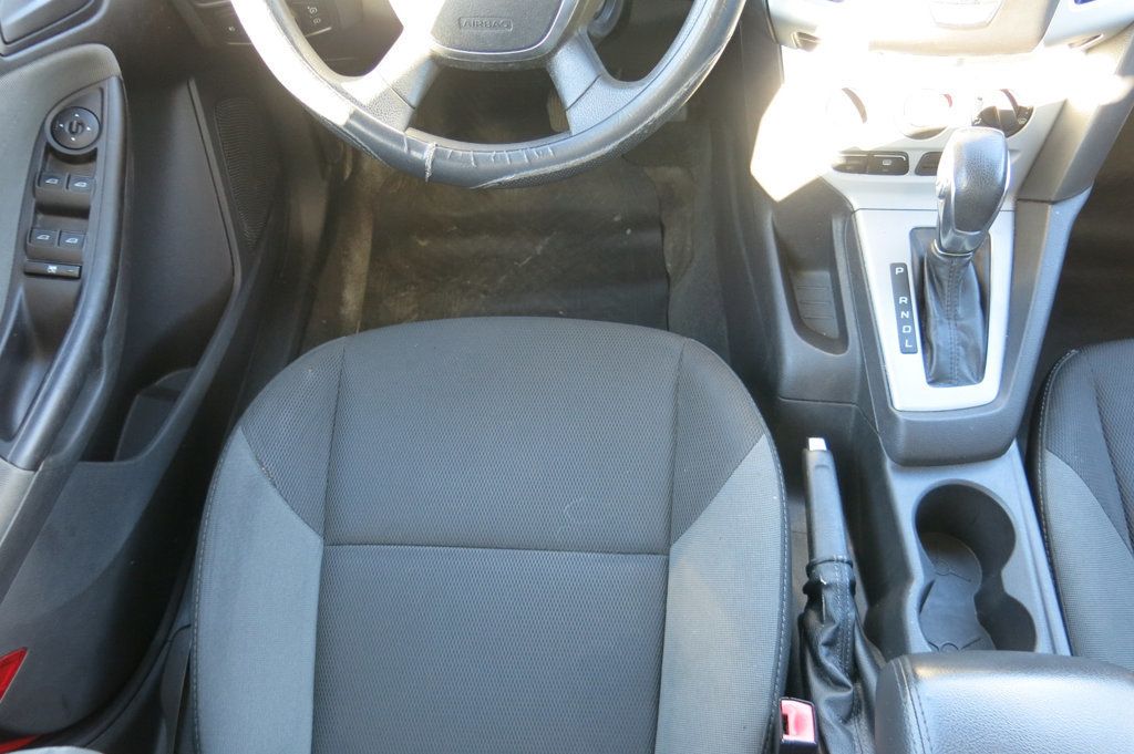 2012 Ford Focus 4dr Sedan SE - 23091603 - 50