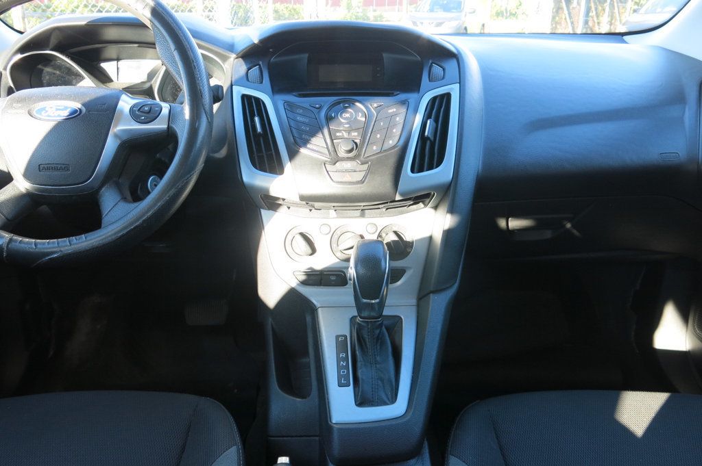 2012 Ford Focus 4dr Sedan SE - 23091603 - 52