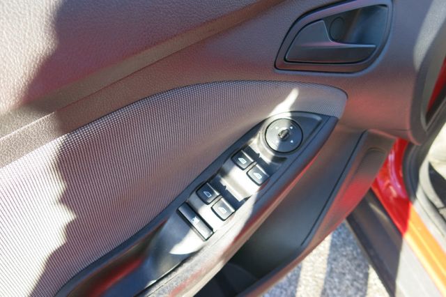 2012 Ford Focus 4dr Sedan SE - 23091603 - 56