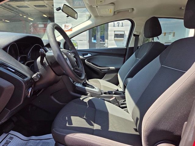2012 Ford Focus 4dr Sedan SE - 23020092 - 9