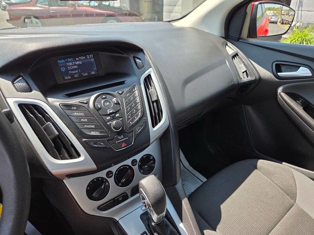 2012 Ford Focus 4dr Sedan SE - 23020092 - 16