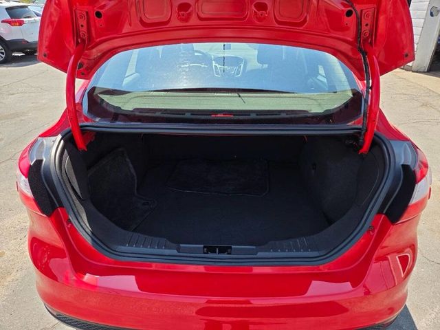 2012 Ford Focus 4dr Sedan SE - 23020092 - 28
