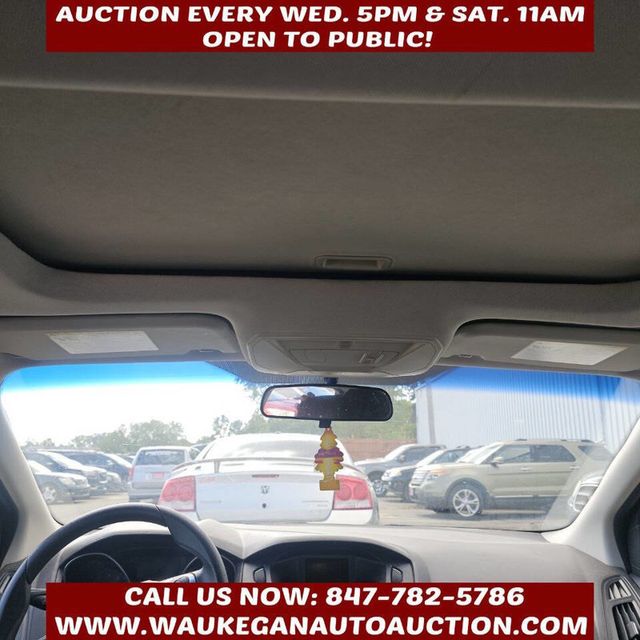 2012 Ford Focus 4dr Sedan SE - 22921247 - 8