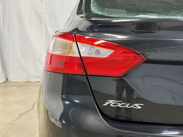 2012 Ford Focus 4dr Sedan SE - 23081973 - 10