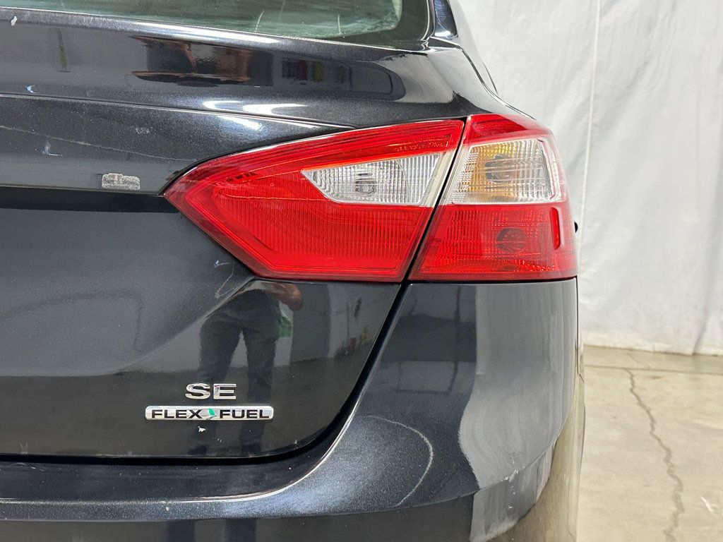 2012 Ford Focus 4dr Sedan SE - 23081973 - 11