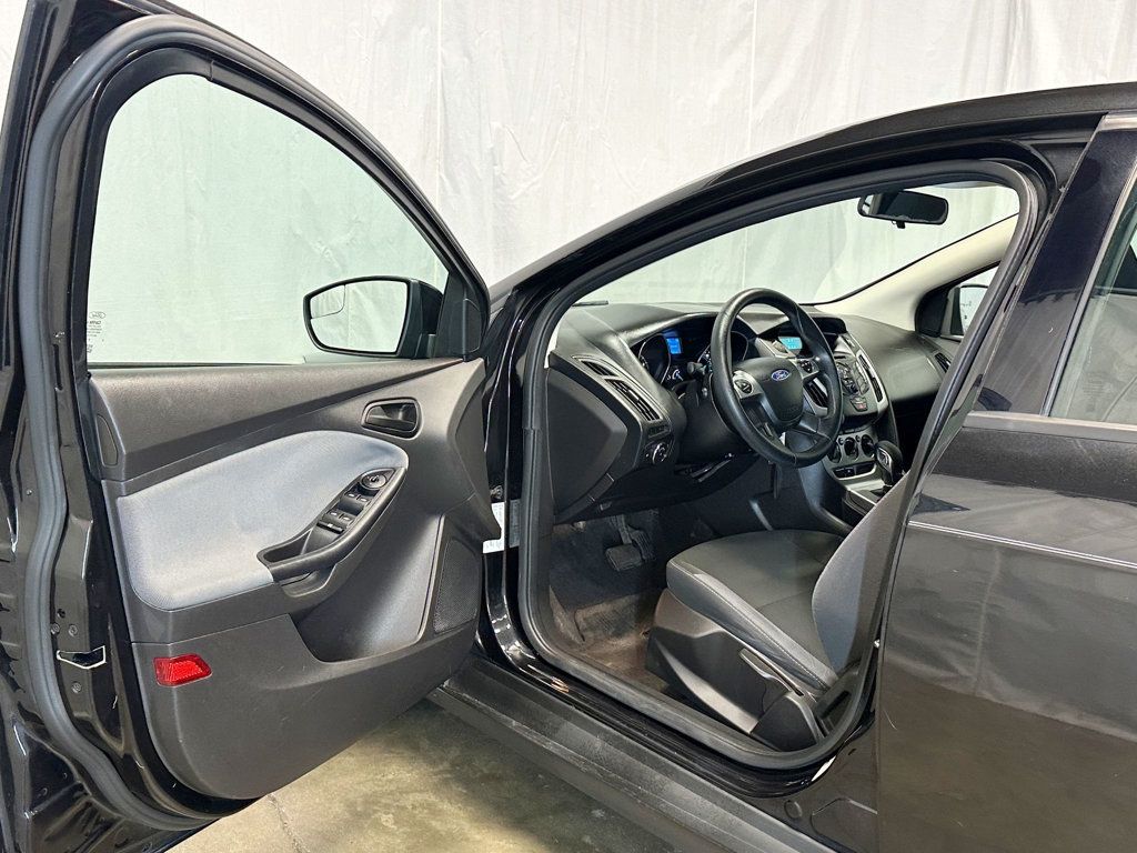 2012 Ford Focus 4dr Sedan SE - 23081973 - 12